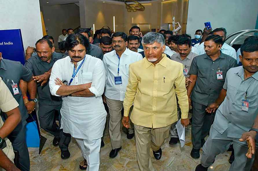Chandrababu Naidu, Pawan Kalyan meet CEC
