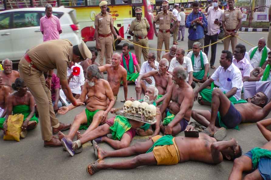 Farmers protest in Tamil Nadu