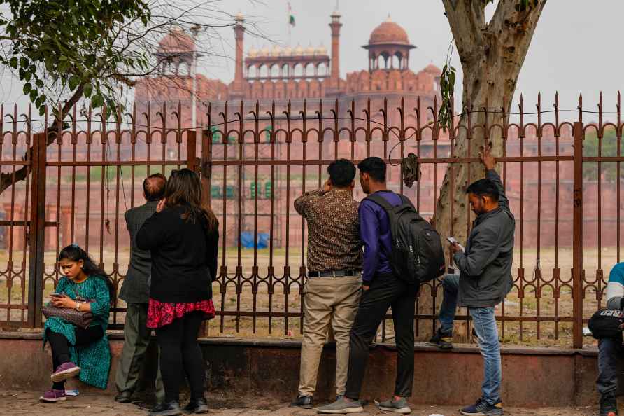 Tourists near the Red Fort