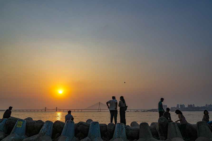Standlone: People at Dadar beach