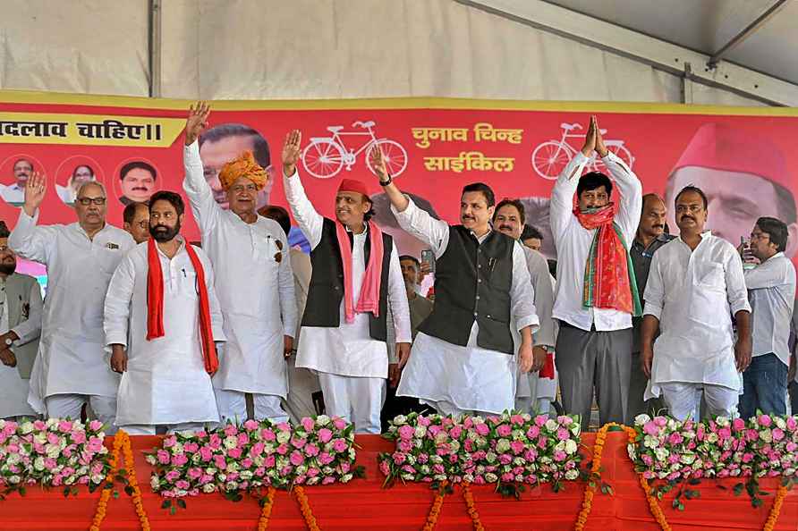 LS polls: Akhilesh Yadav and Sanjay Singh campaign in UP