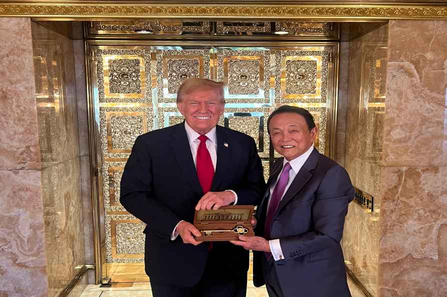 Taro Aso meets Donald Trump