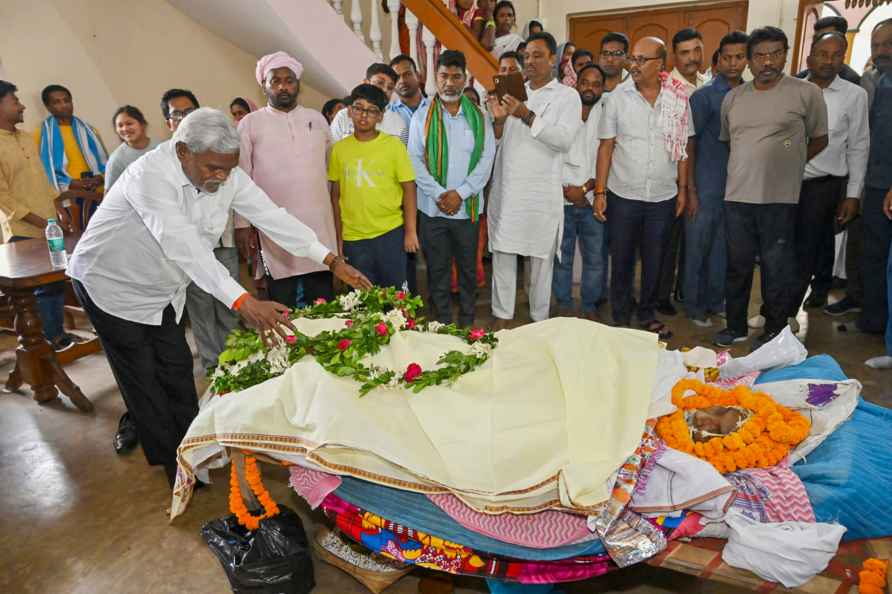 Shibu Soren's elder brother dies in Jharkhand