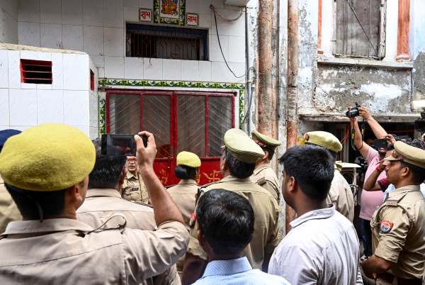 Ram Temple embezzlement: Police recover jewellery, documents from Tinnu Yadav's house
