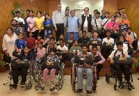  Punjab Governor Distributes Sports Kits to 32 Specially-Abled Students
