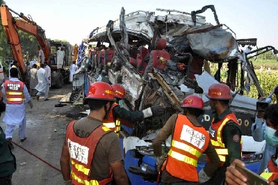 18 killed in Pak road accident