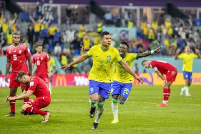 Casemiro late goal takes Brazil into last 16 with a game to spare, join France for knockouts